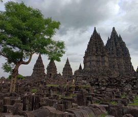 Magnet Candi Prambanan. | Foto: Arief wahyudi